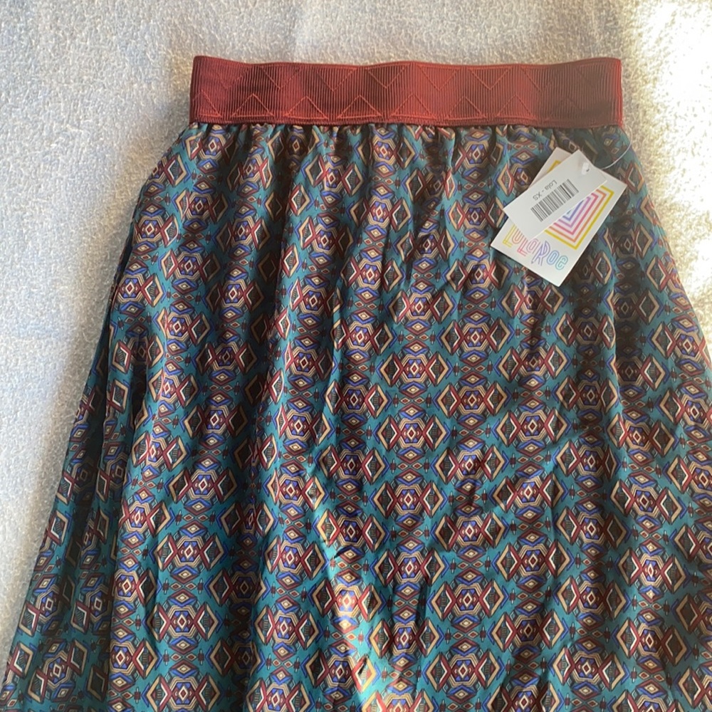 NWT LOLA SKIRT